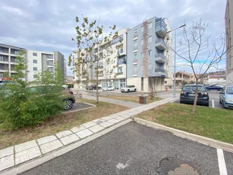 View of the residential building and courtyard with parking. - image 16