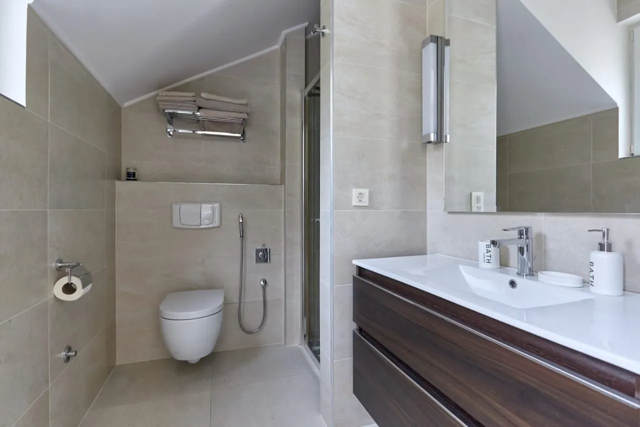 Prodaja, jednosoban stan, 77m², Orahovac, Kotor