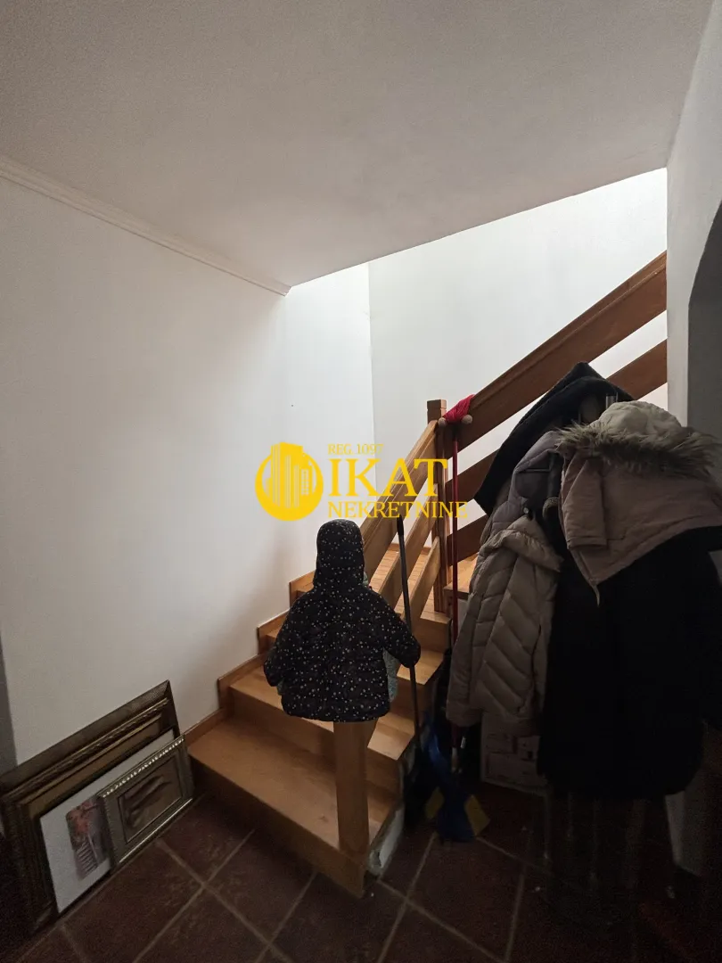Prodaja, kuća, 240m², Surduk, Stara Pazova