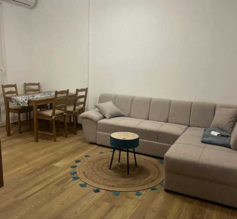 Izdavanje, dvosoban stan, 68m², Centar, Podgorica