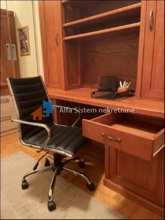 Izdavanje, trosoban stan, 104m², Savski Venac, Beograd