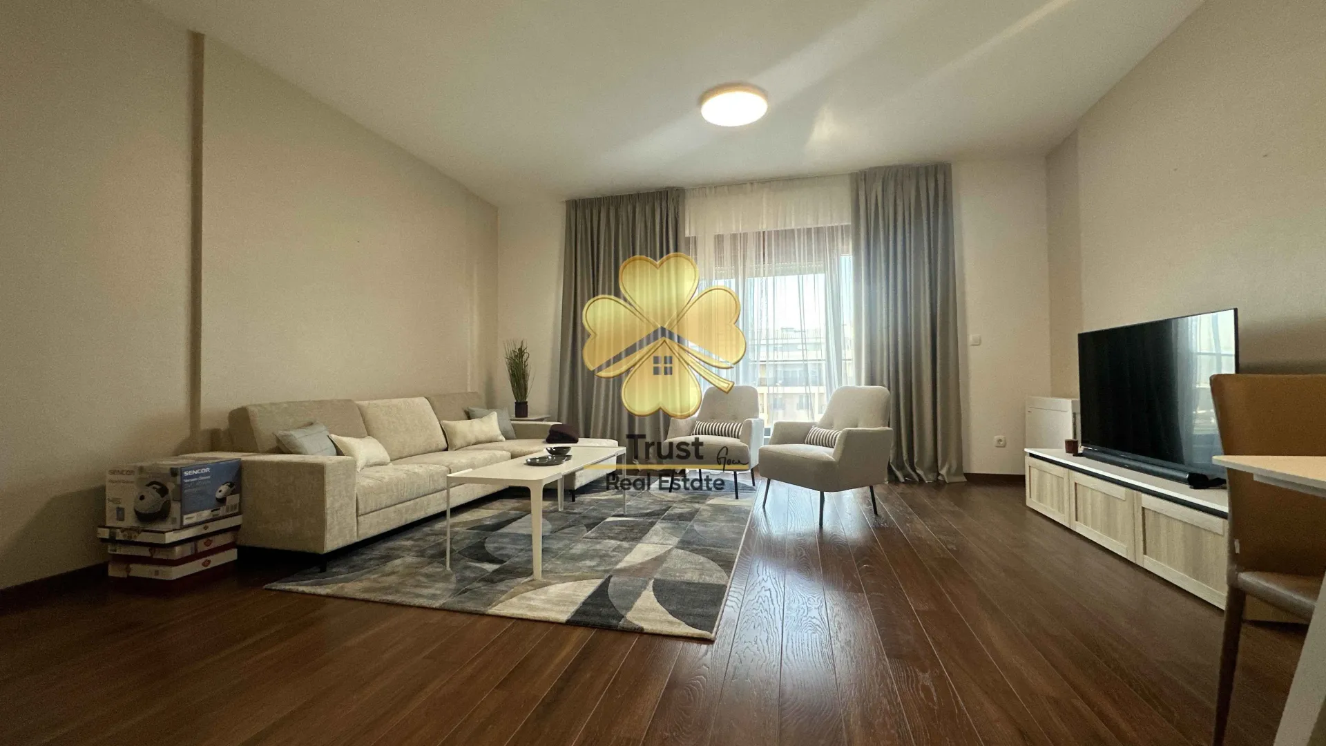 Izdavanje, četvorosoban stan, 110m², Master Kvart, Podgorica