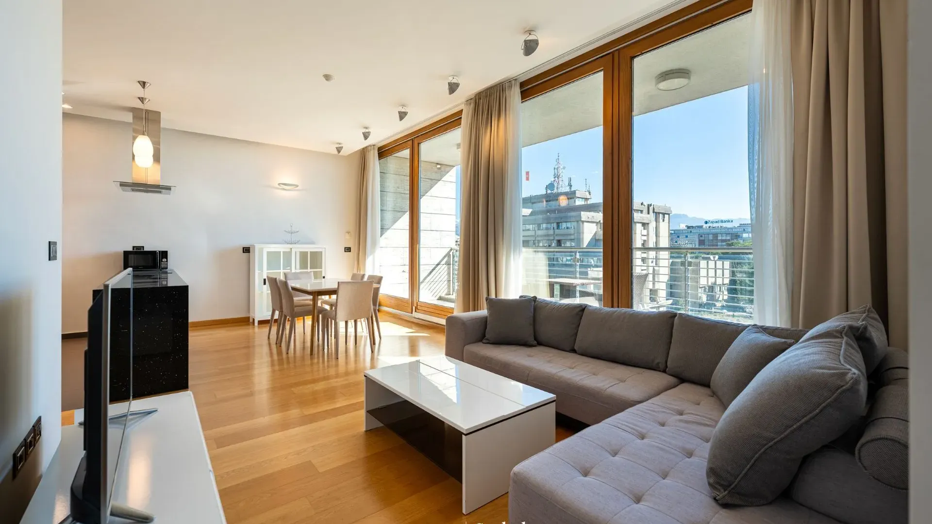 Izdavanje, dvosoban stan, 94m², Kod Capital Plaze, Podgorica