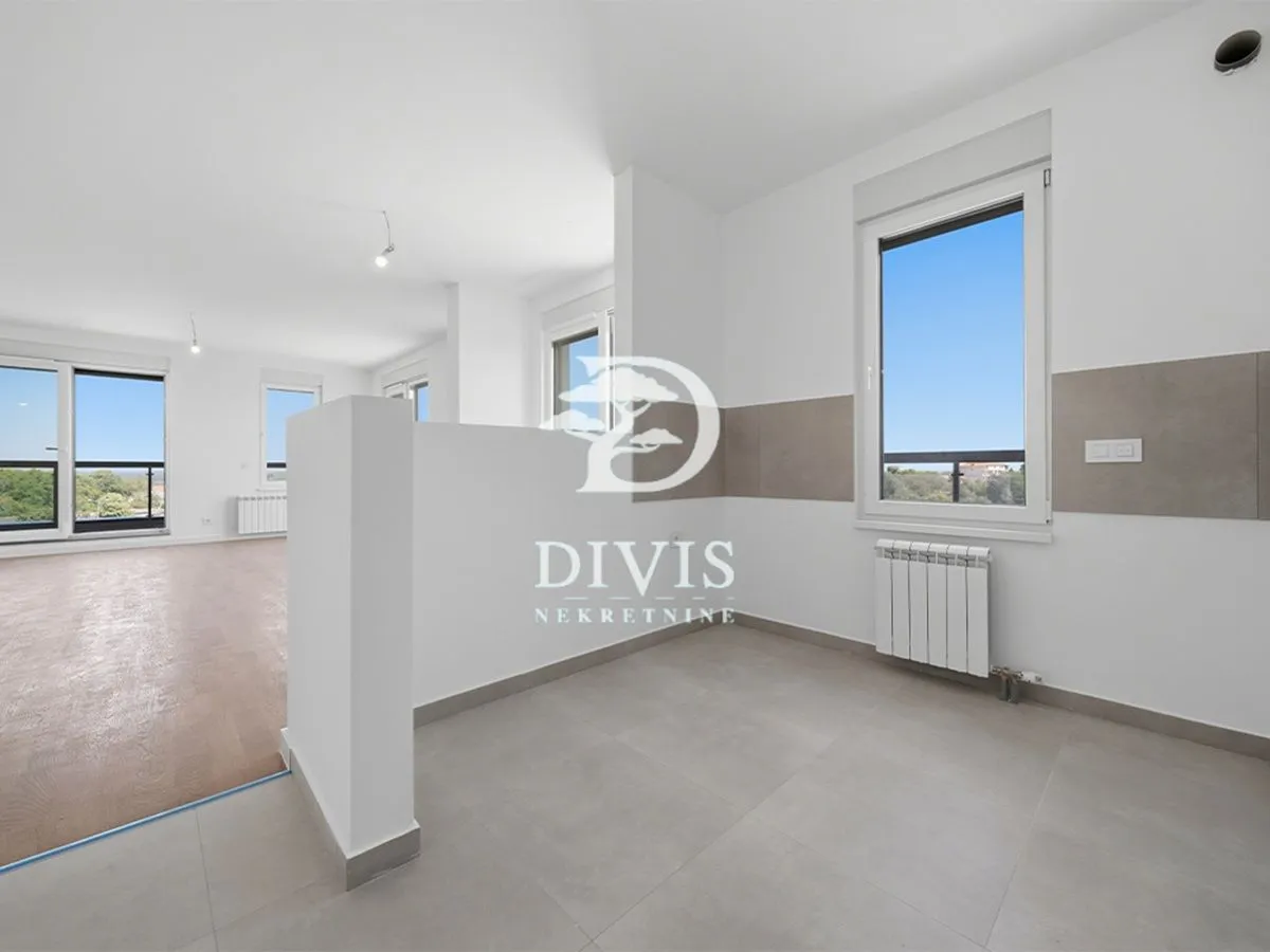Prodaja, četvorosoban stan, 109m², Zemun Gornji Grad, Zemun Sve Podlokacije
