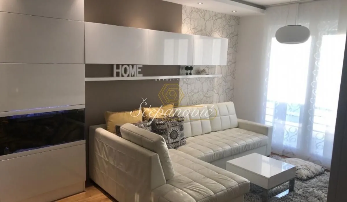 Izdavanje, dvosoban stan, 54m², Centar, Novi Sad