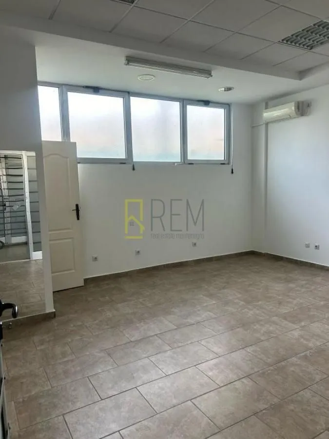 Prodaja, poslovni prostor, 24m², Pobrežje, Podgorica