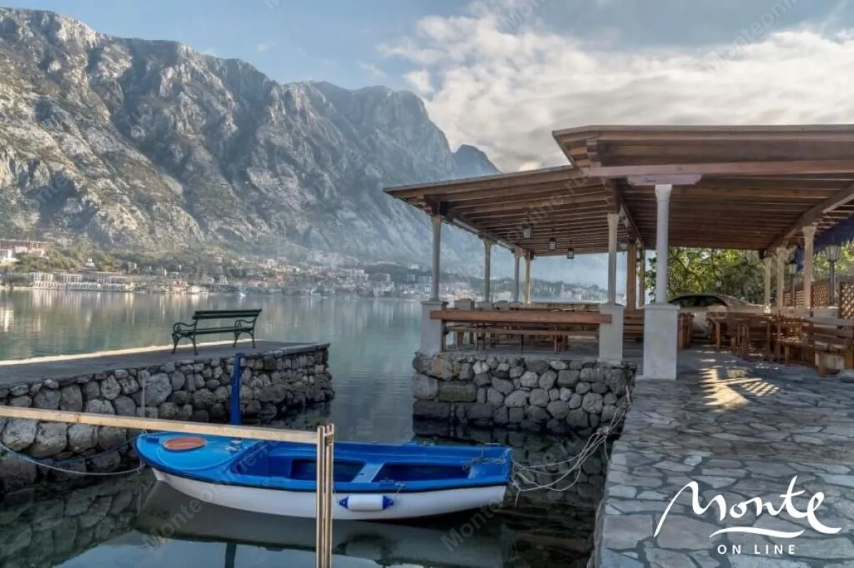 Prodaja, kuća, 330m², Prčanj, Kotor