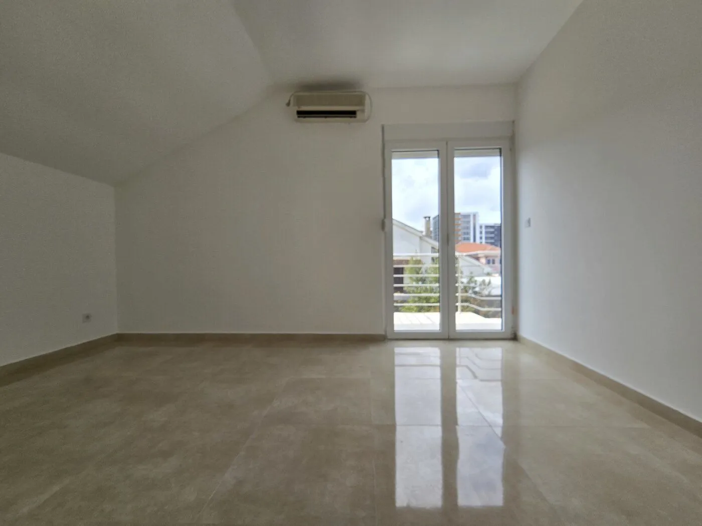 Rent, office space, 337m², Stari Aerodrom, Podgorica