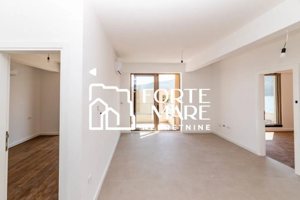 Prodaja, dvosoban stan, 60m², Baošići, Herceg Novi