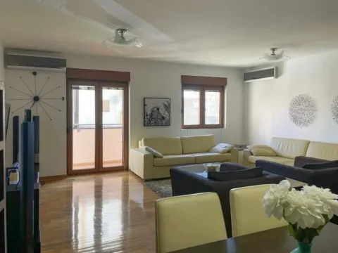 Prodaja, trosoban stan, 103m², Stari Aerodrom, Podgorica - image 10