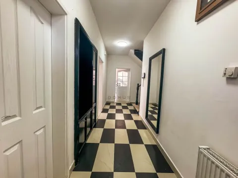 Izdavanje, kuća, 250m², Zagorič, Podgorica - image 25