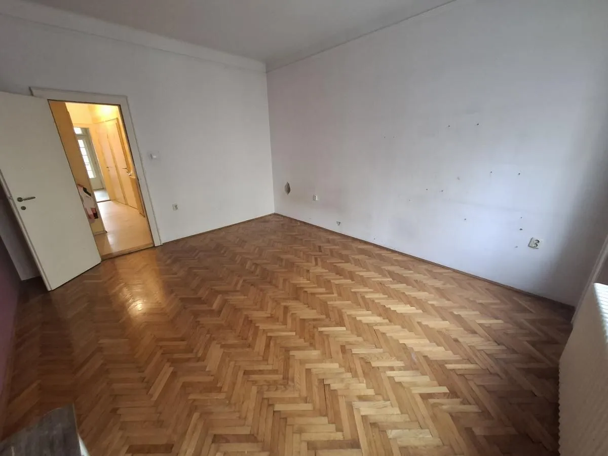 Izdavanje, trosoban stan, 122m², Centar, Novi Sad