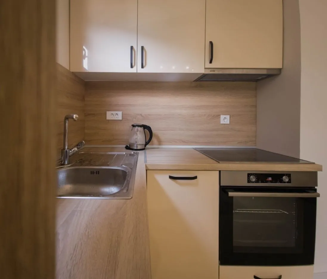 Izdavanje, jednosoban stan, 38m², Sveta Vrača, Kotor