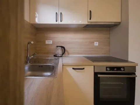 Izdavanje, jednosoban stan, 38m², Sveta Vrača, Kotor - image 4