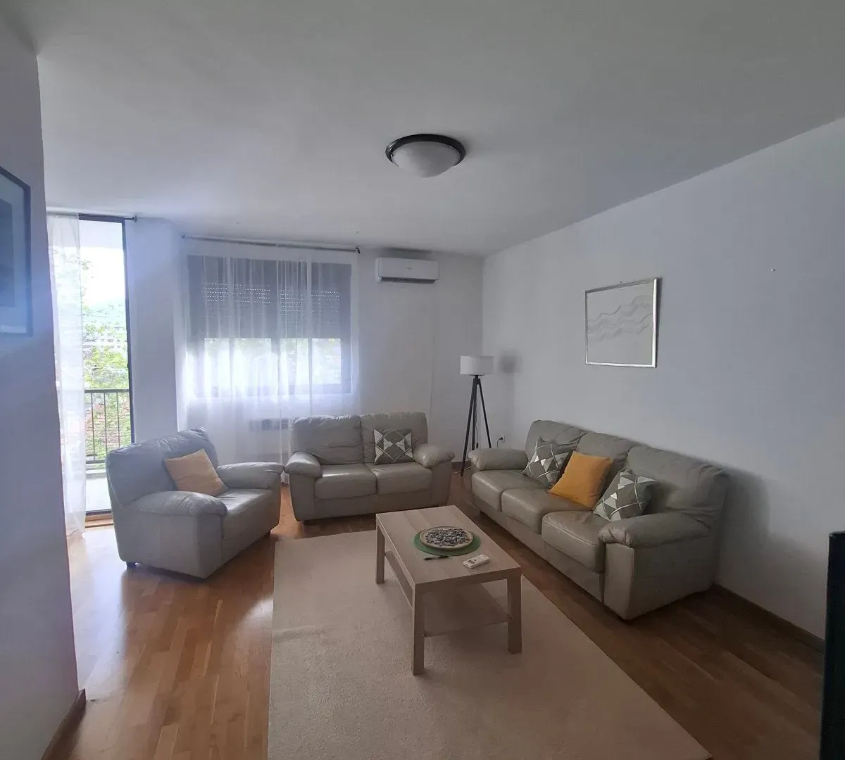 Izdavanje, dvosoban stan, 63m², Stari Aerodrom, Podgorica