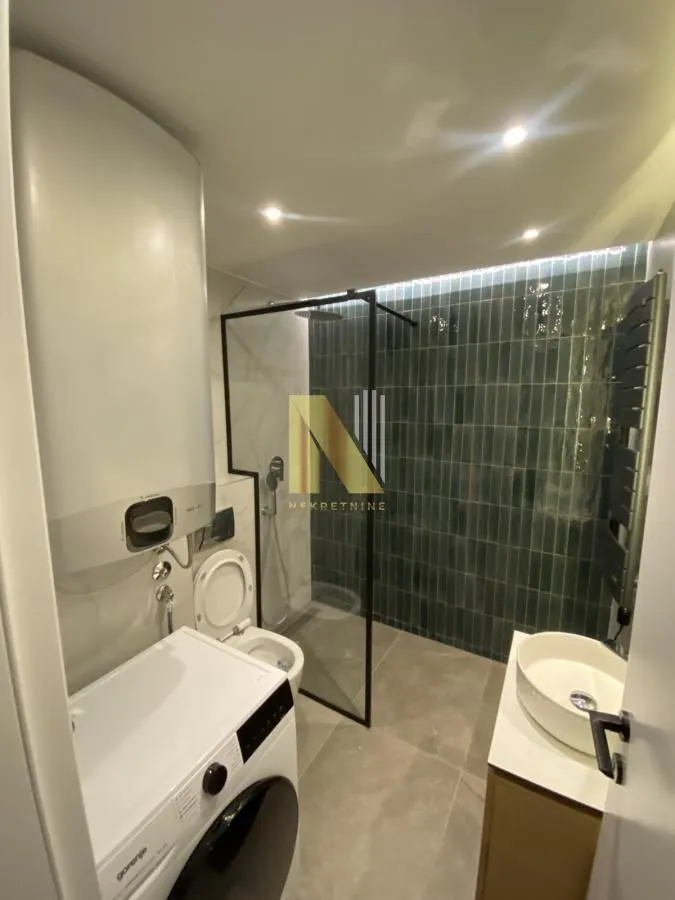 Prodaja, četvorosoban stan, 119m², Centar, Novi Sad