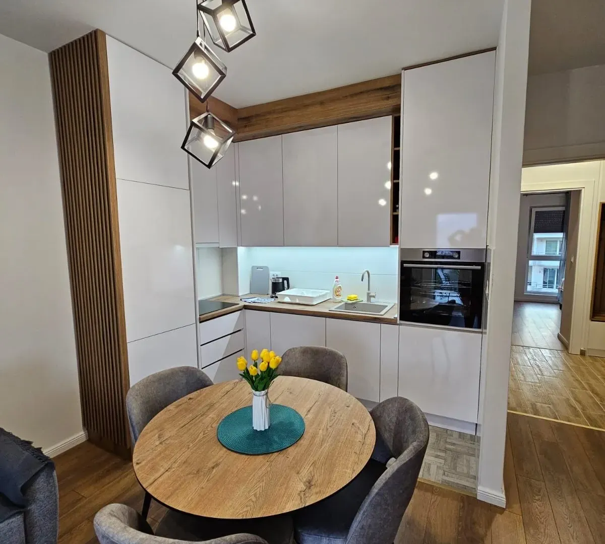 Izdavanje, dvosoban stan, 58m², Bijela, Herceg Novi