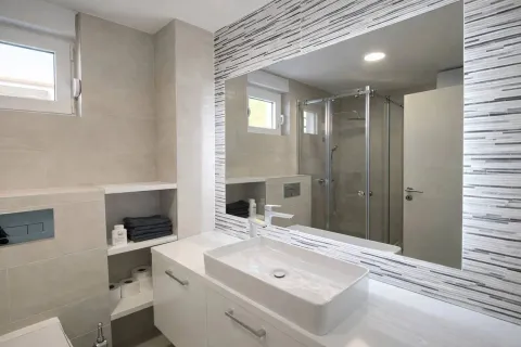 Sale, two bedroom apartment, 55m², Budva, Crna Gora - image 5