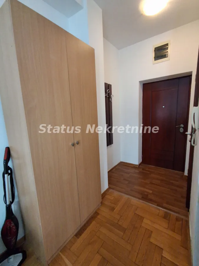 Izdavanje, garsonjera, 25m², Centar, Novi Sad