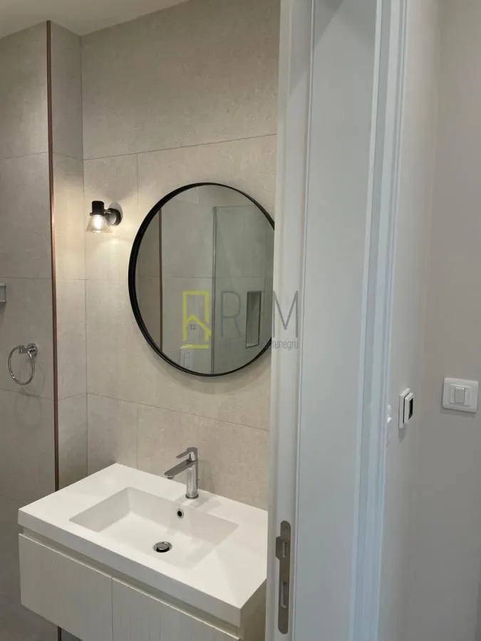 Prodaja, trosoban stan, 209m², Momišići, Podgorica