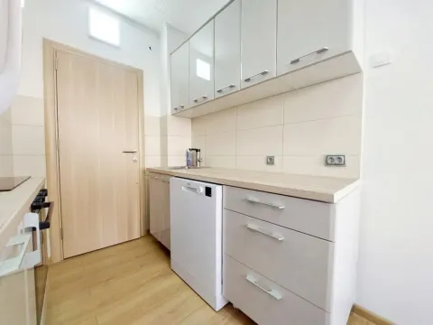 Rent, three bedroom apartment, 73m², Savski Venac, Beograd - image 13
