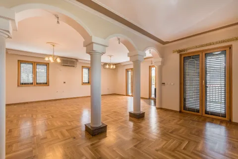Spacious empty room with decorative columns and wooden parquet flooring. - image 2