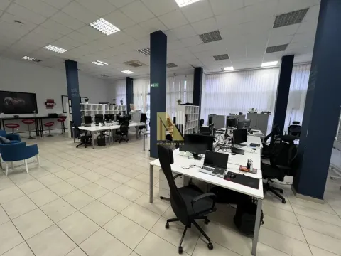 Izdavanje, poslovni prostor, 400m², Novo naselje, Novi Sad - image 13