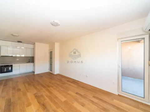 Izdavanje, jednosoban stan, 50m², Central Point, Podgorica - image 2