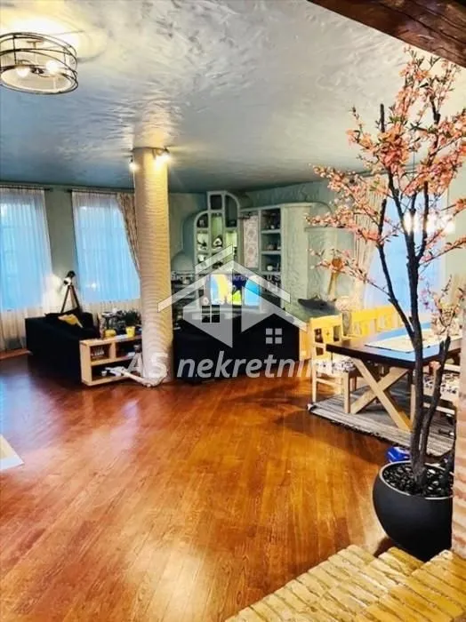 Izdavanje, kuća, 367m², Jajinci, Voždovac Sve Podlokacije