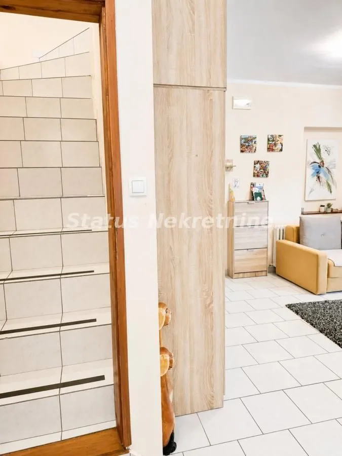 Prodaja, trosoban stan, 50m², Novi Sad, Srbija