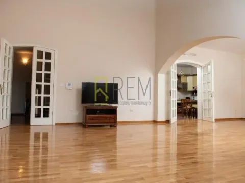 Sale, house, 460m², Zagorič, Podgorica - image 11