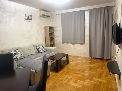 Izdavanje, jednosoban stan, 45m², Momišići, Podgorica - image 4