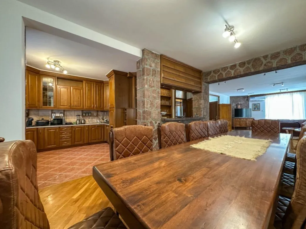 Rent, house, 500m², Gorica C, Podgorica