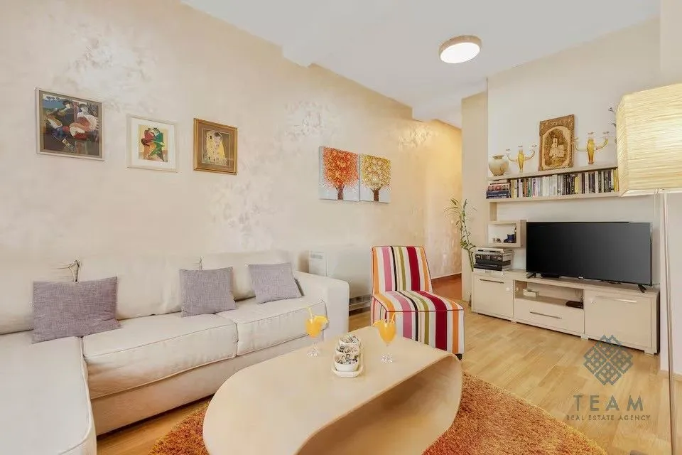 Izdavanje, dvosoban stan, 47m², Sveti Stasije, Kotor
