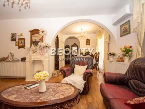Sale, house, 186m², Novi Grad, Subotica - image 19