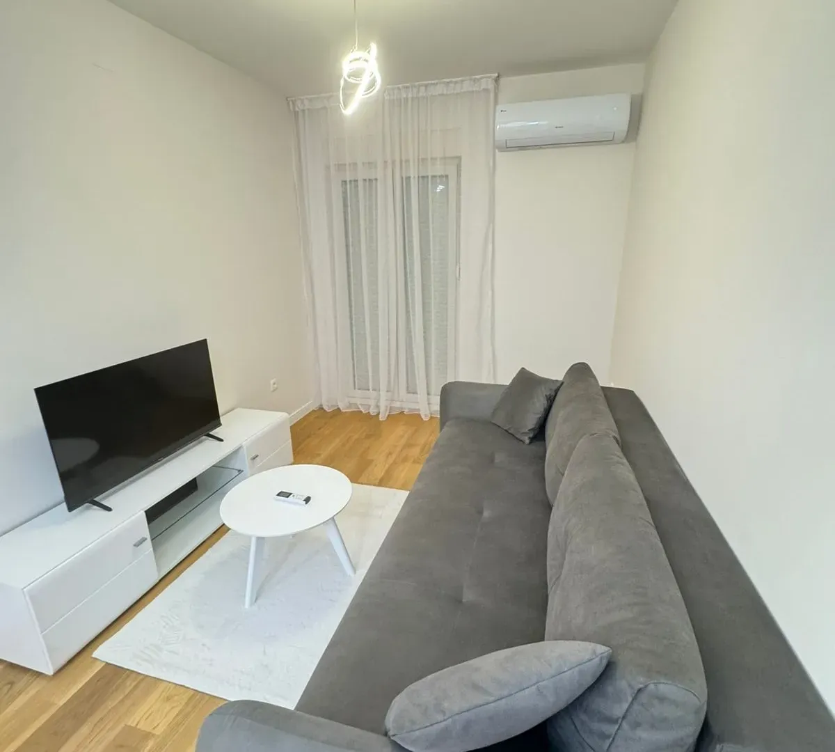 Izdavanje, stan, 39m², Central Point, Podgorica