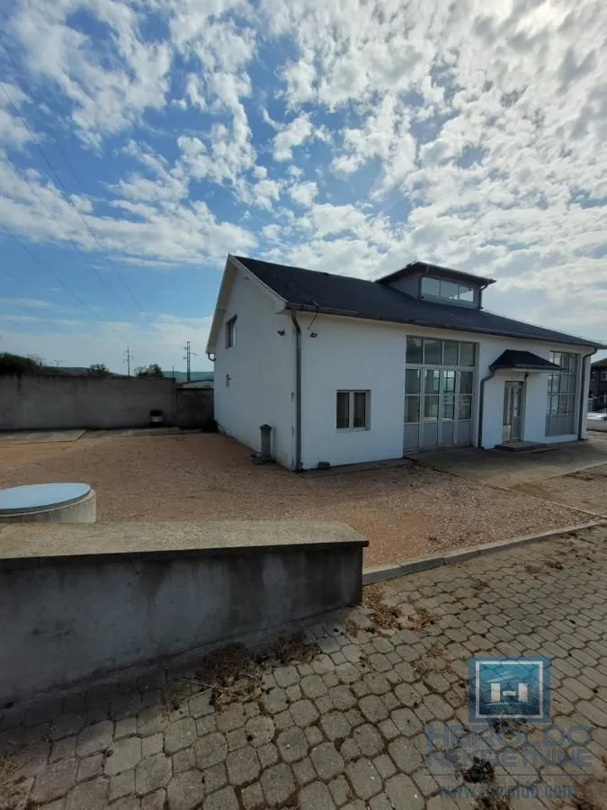 Izdavanje, poslovni prostor, 154m², Paraćin, Srbija