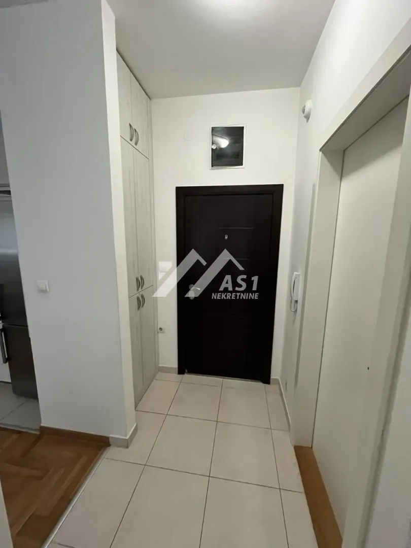 Izdavanje, jednosoban stan, 41m², Centar, Novi Sad