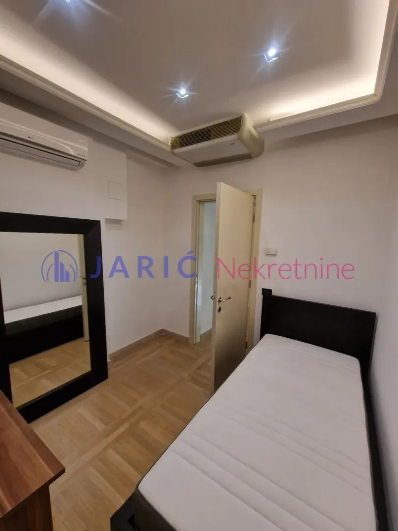 Izdavanje, četvorosoban stan, 148m², Dedinje Sve Podlokacije, Beograd