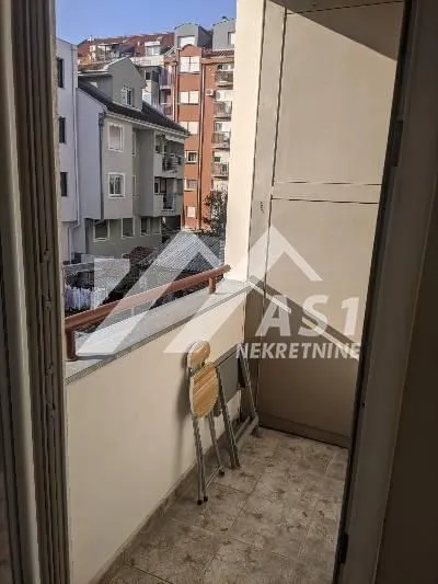 Izdavanje, trosoban stan, 47m², Bulevar Oslobodjenja, Novi Sad Sve Podlokacije