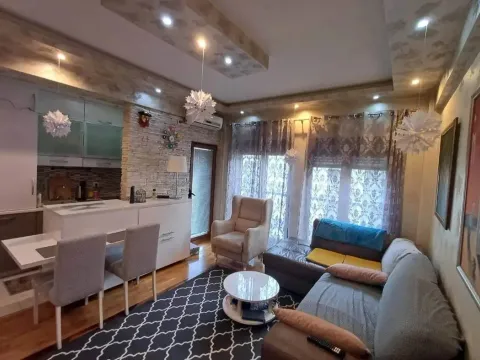 Rent, two bedroom apartment, 60m², Blok 6, Podgorica - image 2