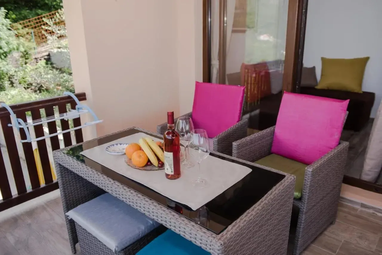 Rent, apartment, 60m², Kotor, Crna Gora