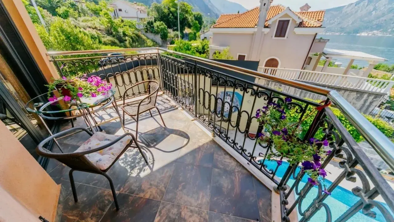 Prodaja, dvosoban stan, 80m², Dobrota, Kotor