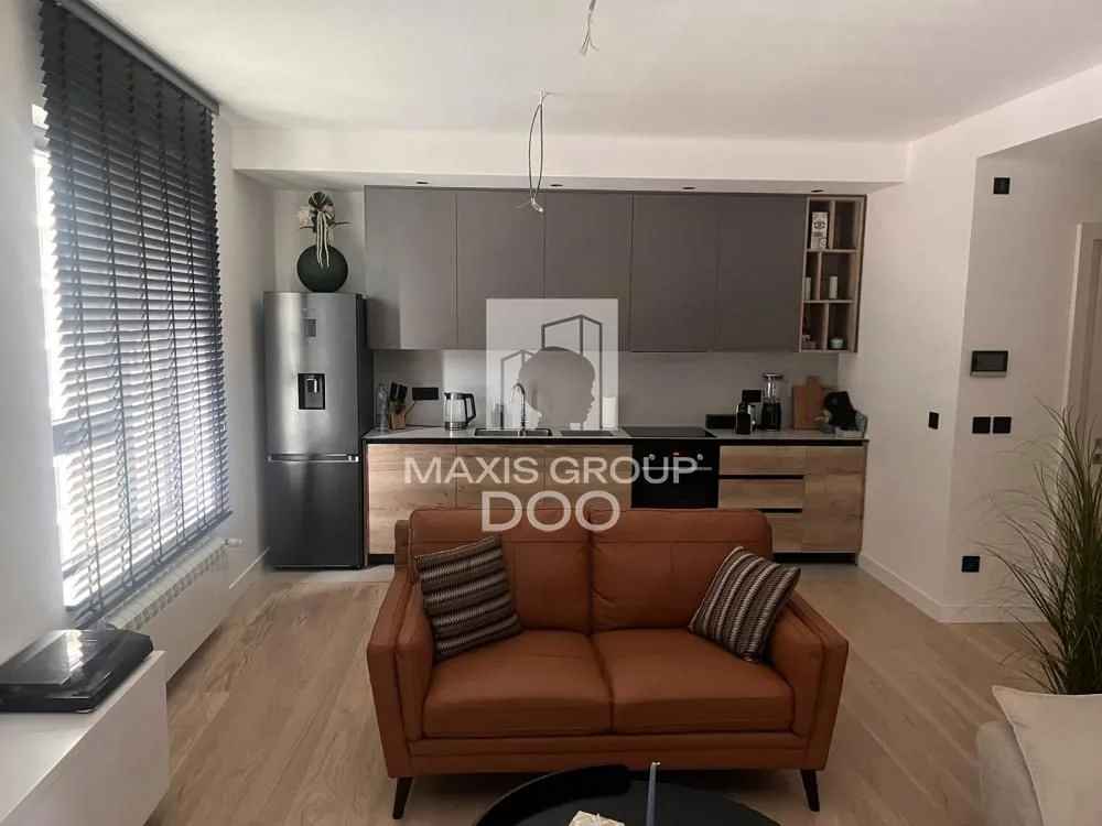 Izdavanje, dvosoban stan, 82m², Savski Venac, Beograd