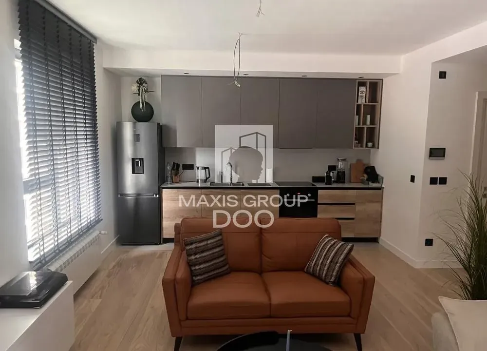 Izdavanje, dvosoban stan, 82m², Savski Venac, Beograd