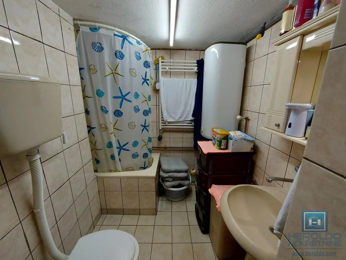 Prodaja, trosoban stan, 77m², Pijaca, Jagodina