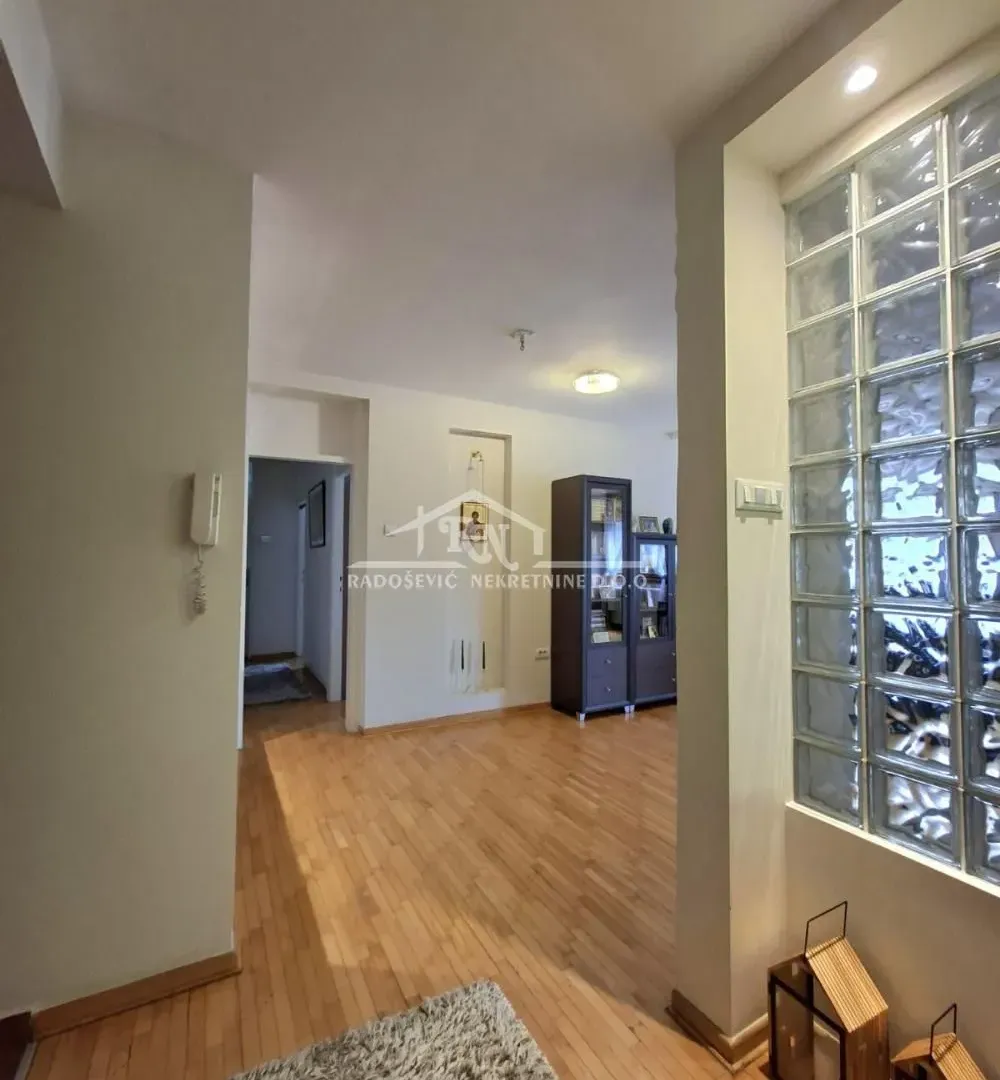 Prodaja, trosoban stan, 77m², Banjica, Voždovac Sve Podlokacije