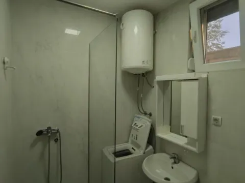 Izdavanje, garsonjera, 28m², Krivi Most, Podgorica - image 6