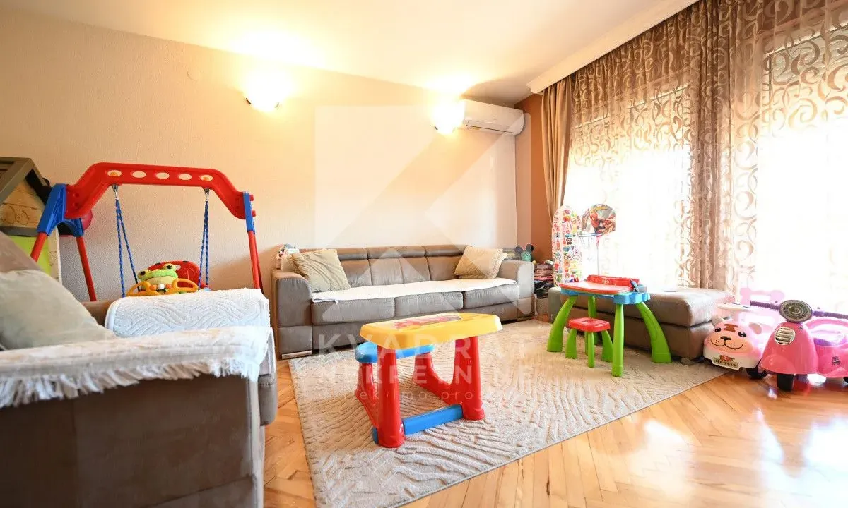 Sale, house, 200m², Zelenika, Podgorica