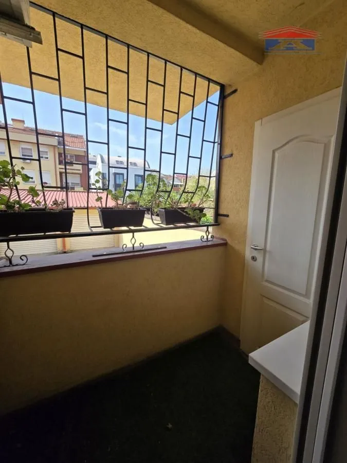 Izdavanje, jednosoban stan, 36m², Grbavica, Novi Sad Sve Podlokacije